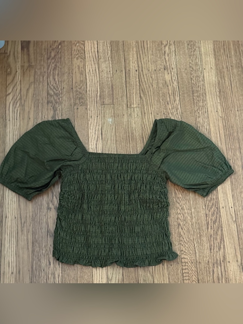 NWOT Old Navy Women’s Olive Green Smocked Puff Short Sleeve Top size LARGE